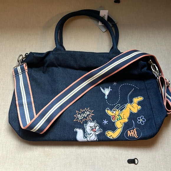 Disney parks Critter tote w/ Pluto,  hei hei, chip & dale - Picture 1 of 4